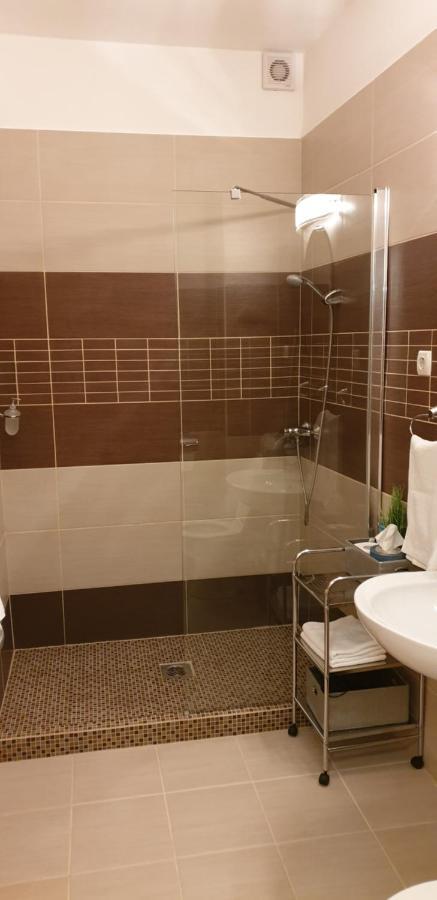 Grand Paradise Apartman Miskolc Bagian luar foto