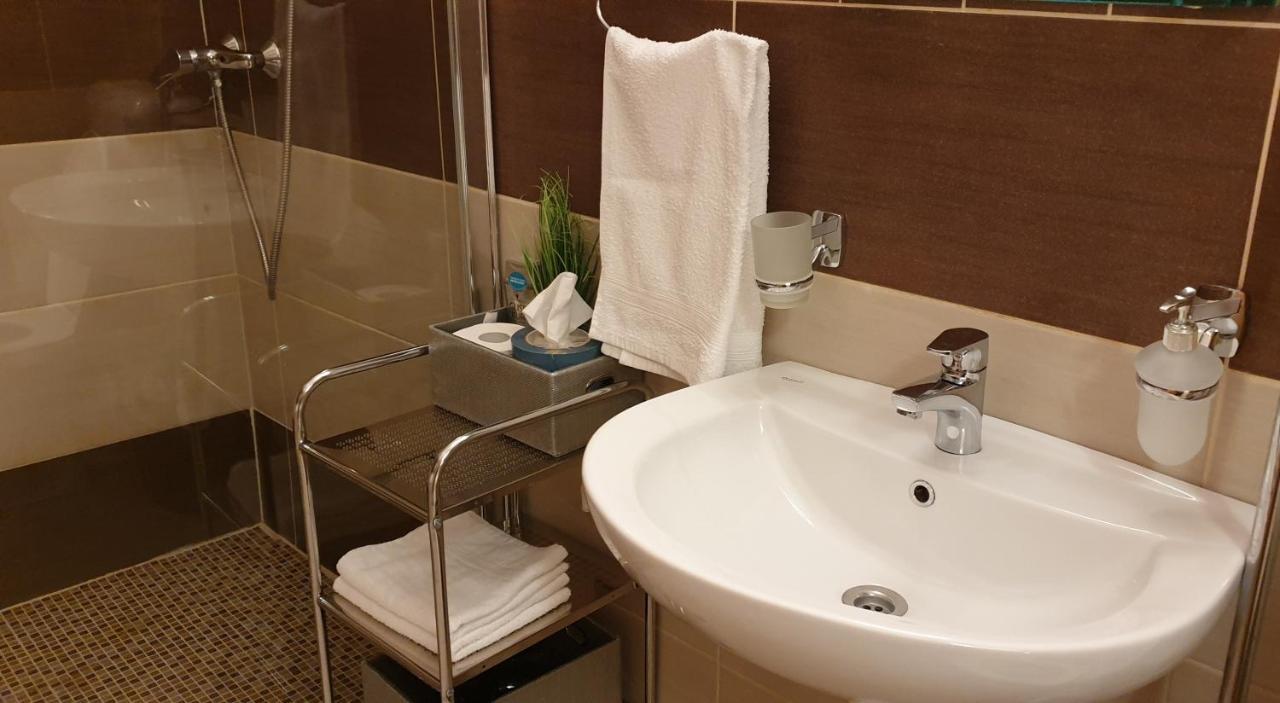 Grand Paradise Apartman Miskolc Bagian luar foto